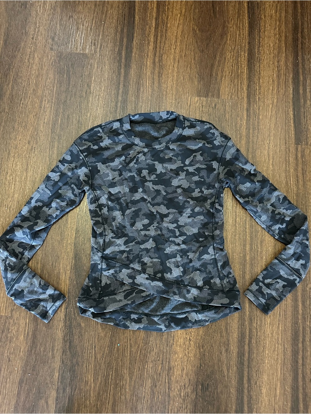 lululemon athletica Women's Long-Sleeve Camouflage Top - Black & Gray
